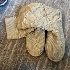 Super fun sweater UGG boots with criss cross stitching, size 8